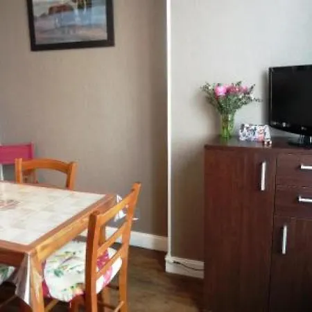 Sleeps 4 Wifi